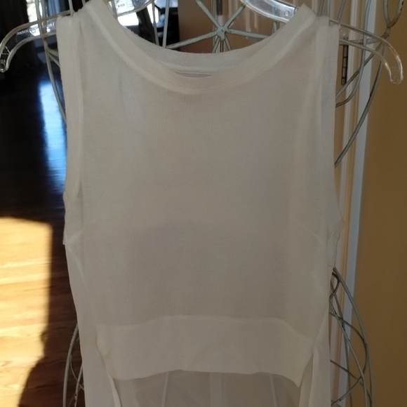 Zara Sleeveless Cream Top - Picture 2 of 15